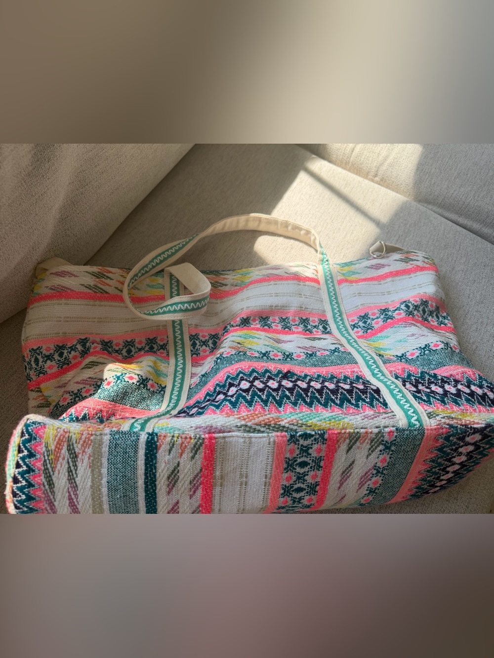 America & Beyond Daphne Tote Bag - Picture 3 of 7